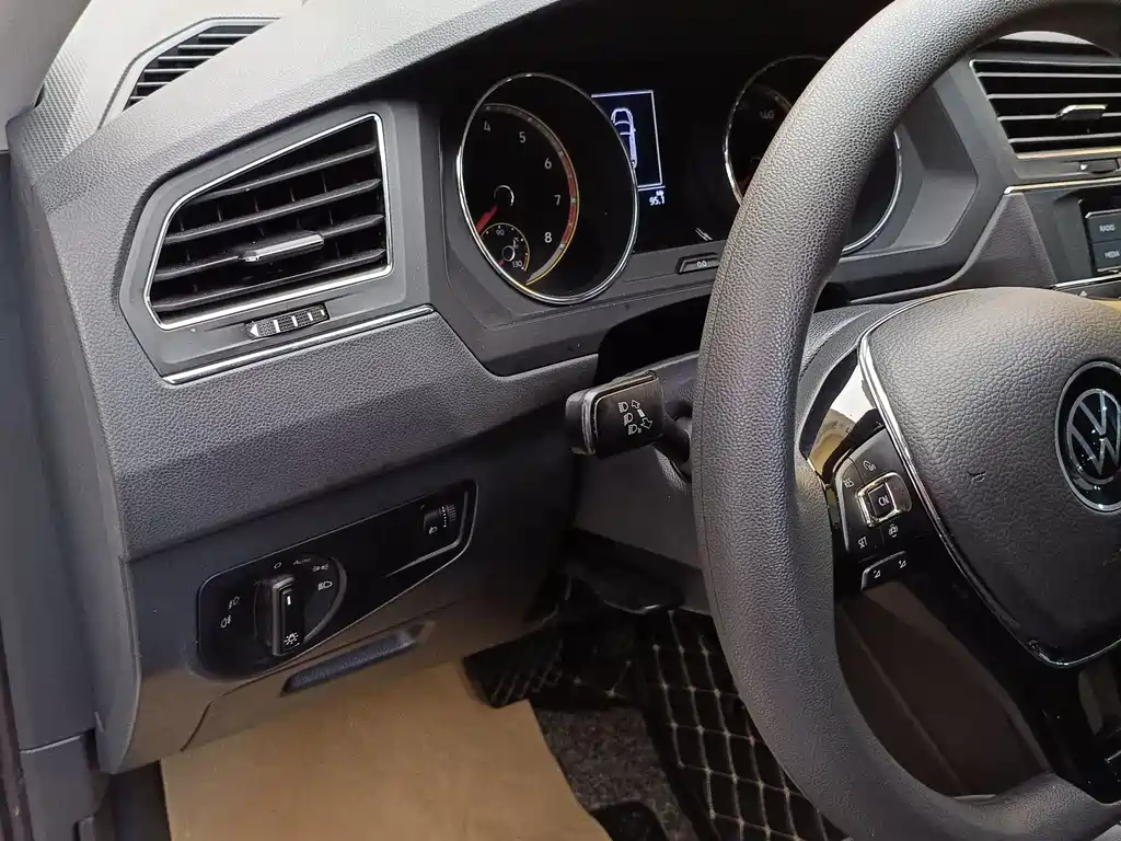 Volkswagen Tiguan L — миниатюра 13