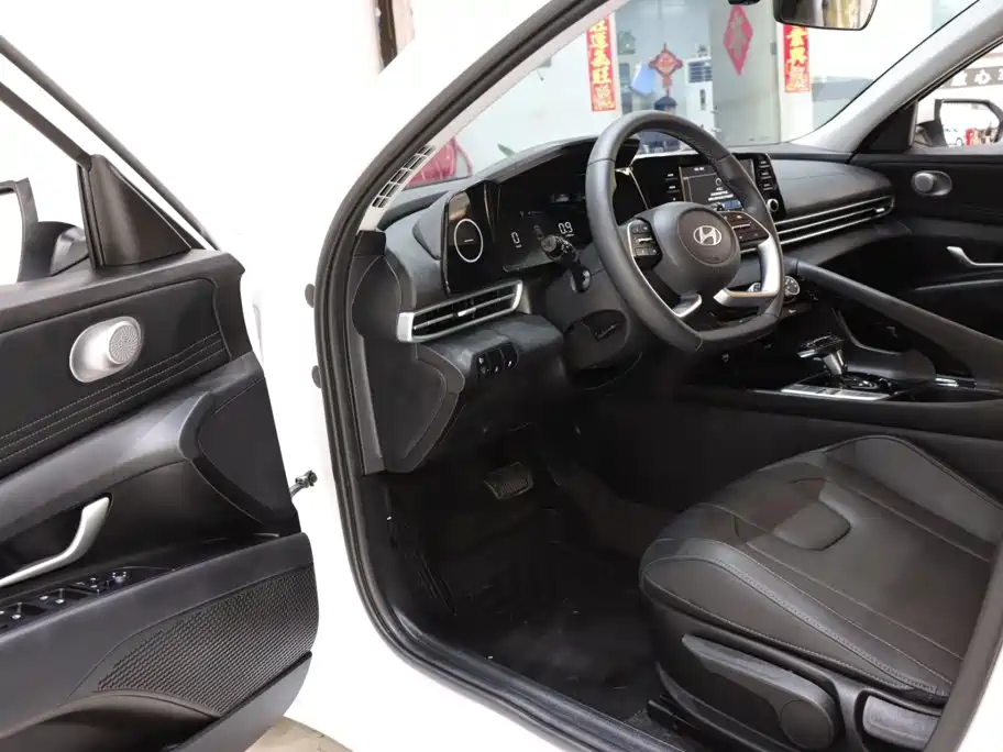 Hyundai Elantra — миниатюра 9