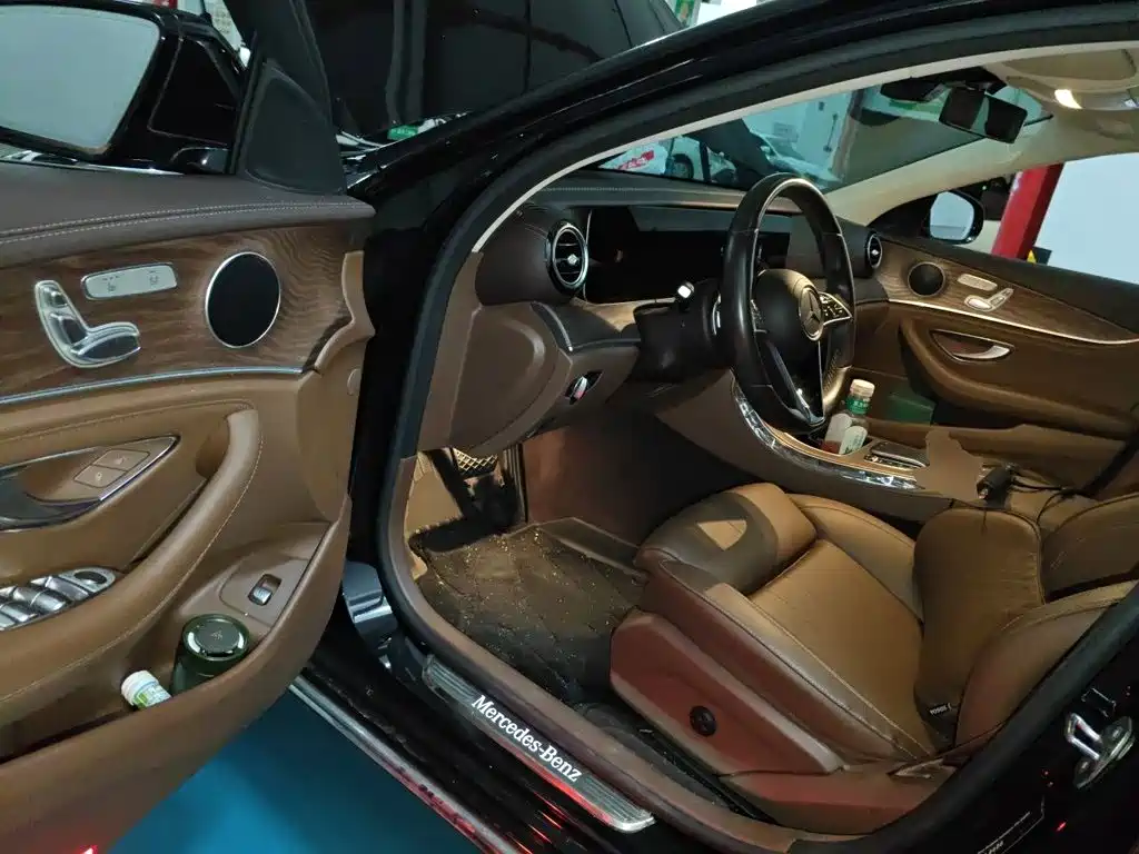 Mercedes-Benz E-Class — миниатюра 17