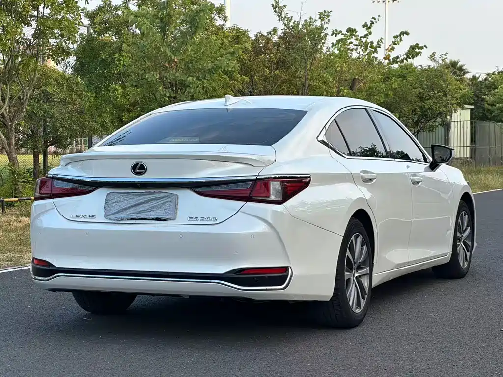 Lexus ES — миниатюра 6