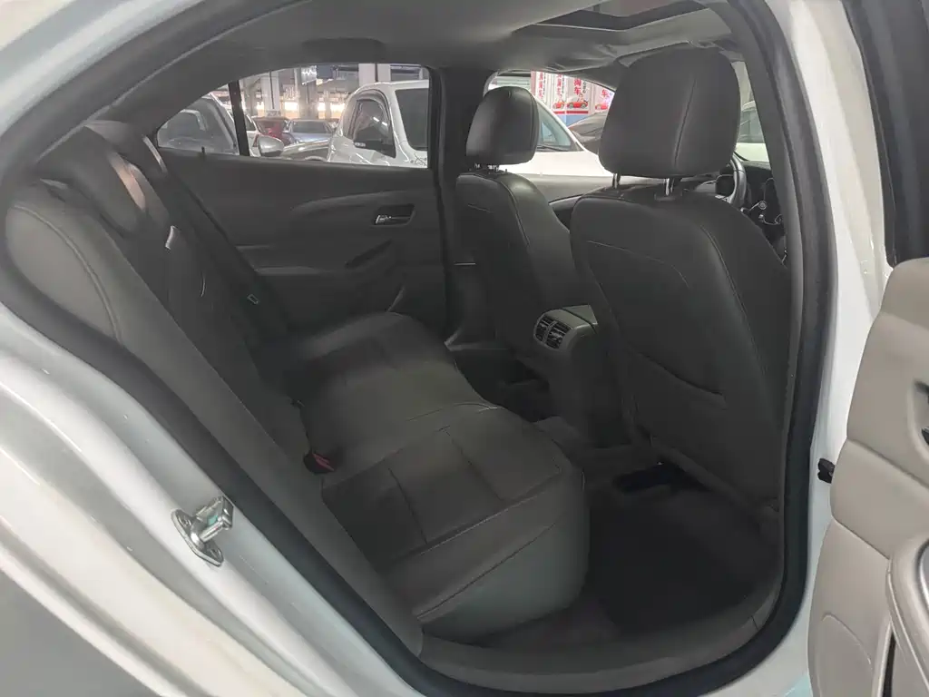 Chevrolet Malibu — миниатюра 10