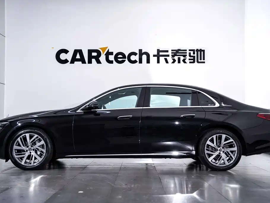 Mercedes-Benz E-Class — миниатюра 9