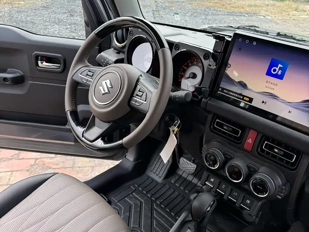 Suzuki Jimny — миниатюра 11