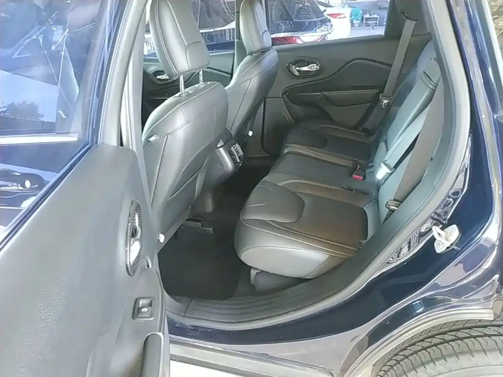 Jeep Cherokee — миниатюра 17