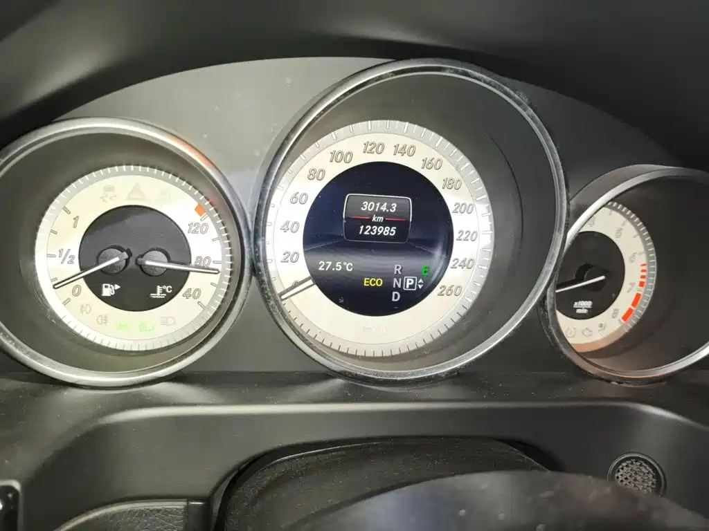 Mercedes-Benz E-Class — миниатюра 5