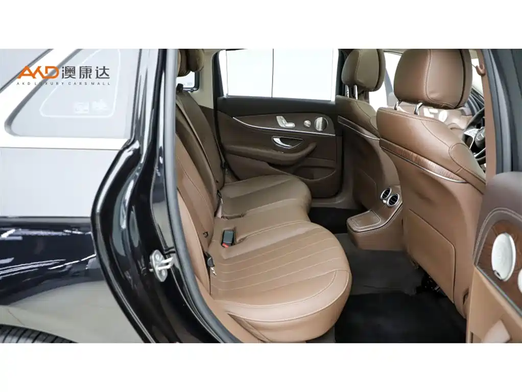 Mercedes-Benz E-Class — миниатюра 8