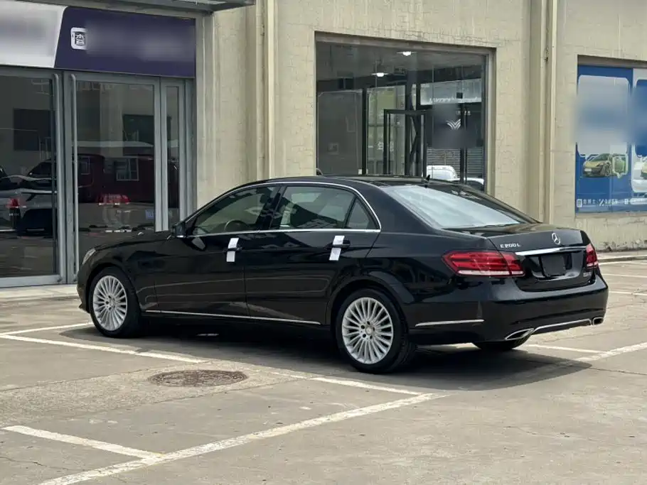 Mercedes-Benz E-Class — миниатюра 8
