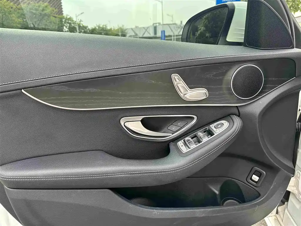 Mercedes-Benz C-Class — миниатюра 16