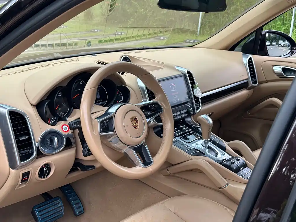 Porsche Cayenne — миниатюра 6