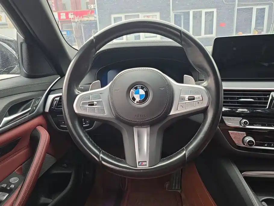 BMW 5 Series — миниатюра 15