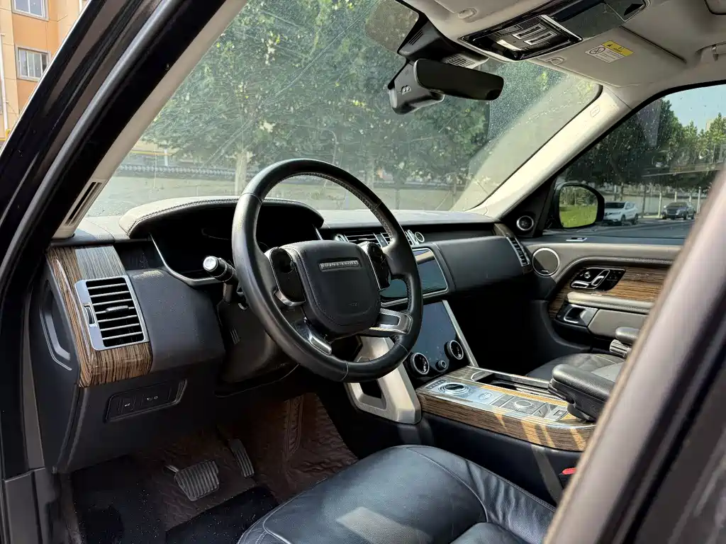 Land Rover Range Rover — миниатюра 4