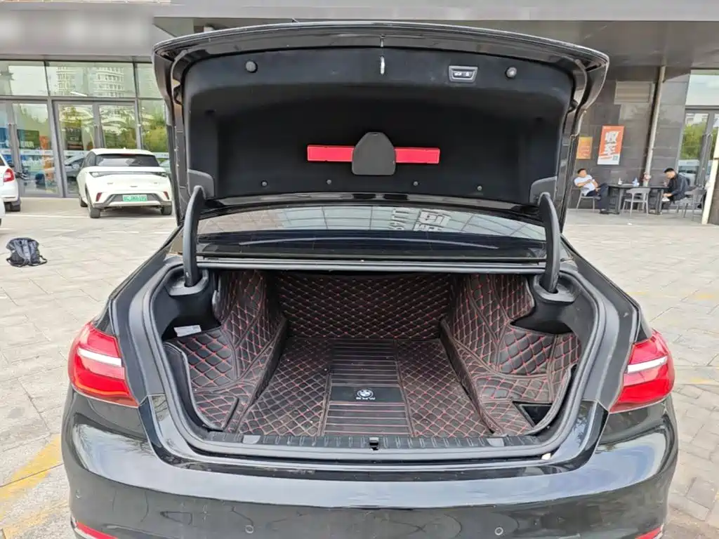 BMW 7 Series — миниатюра 19