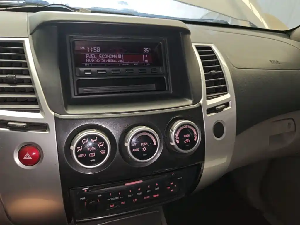 Mitsubishi Pajero Sport — миниатюра 13