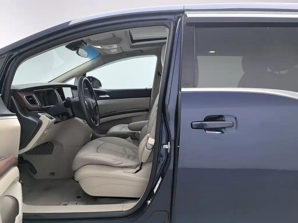 Buick GL8 — миниатюра 10