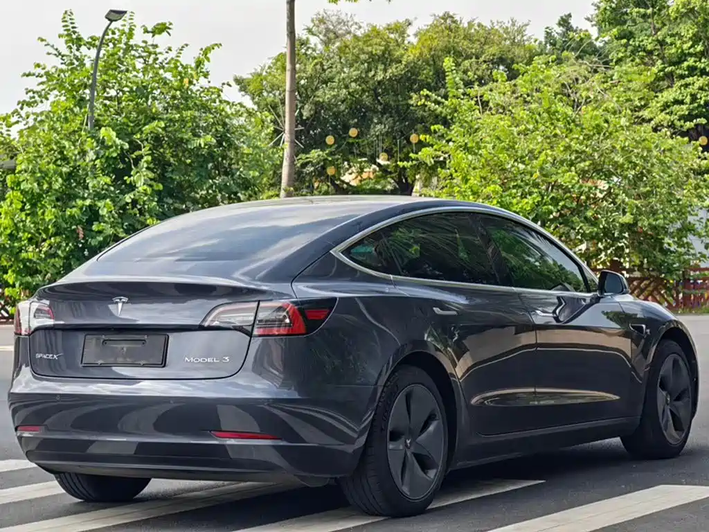 Tesla Model 3 — миниатюра 24