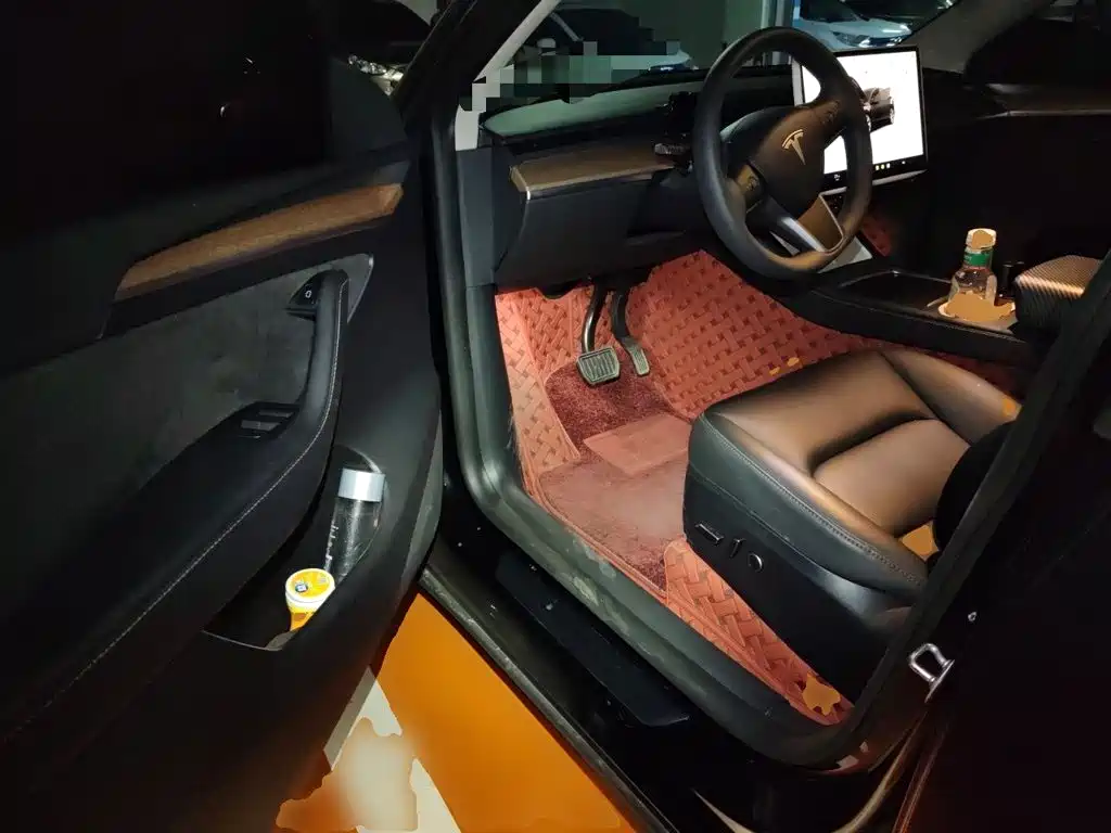 Tesla Model Y — миниатюра 17