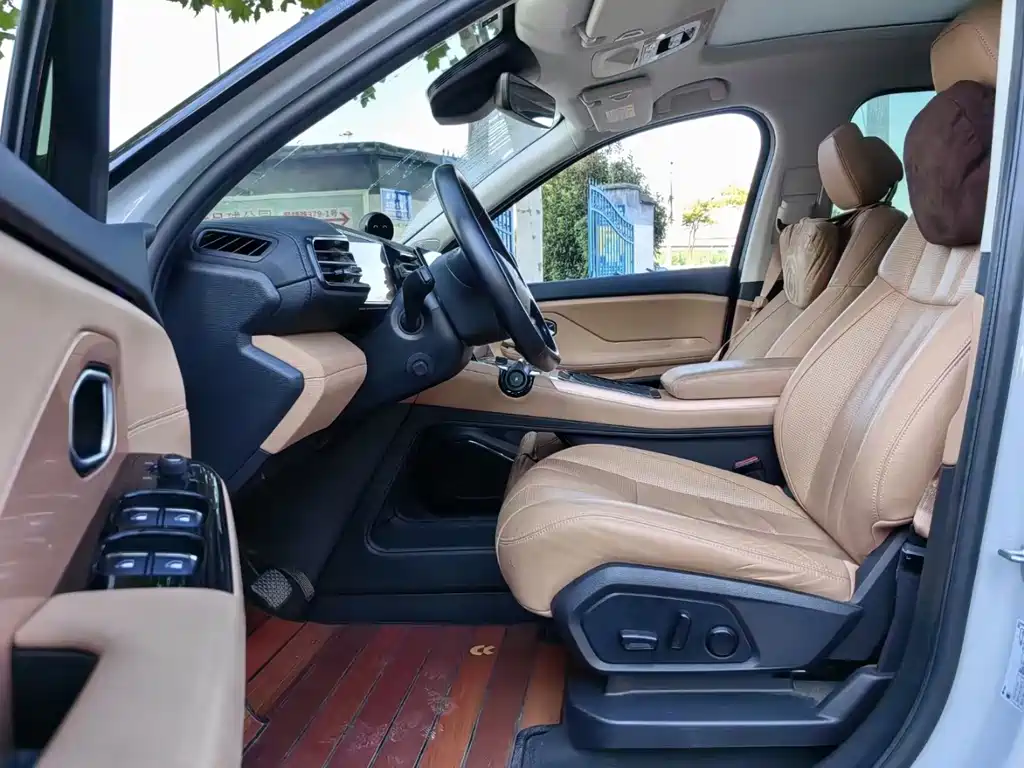 NIO ES8 2020 415KM мест