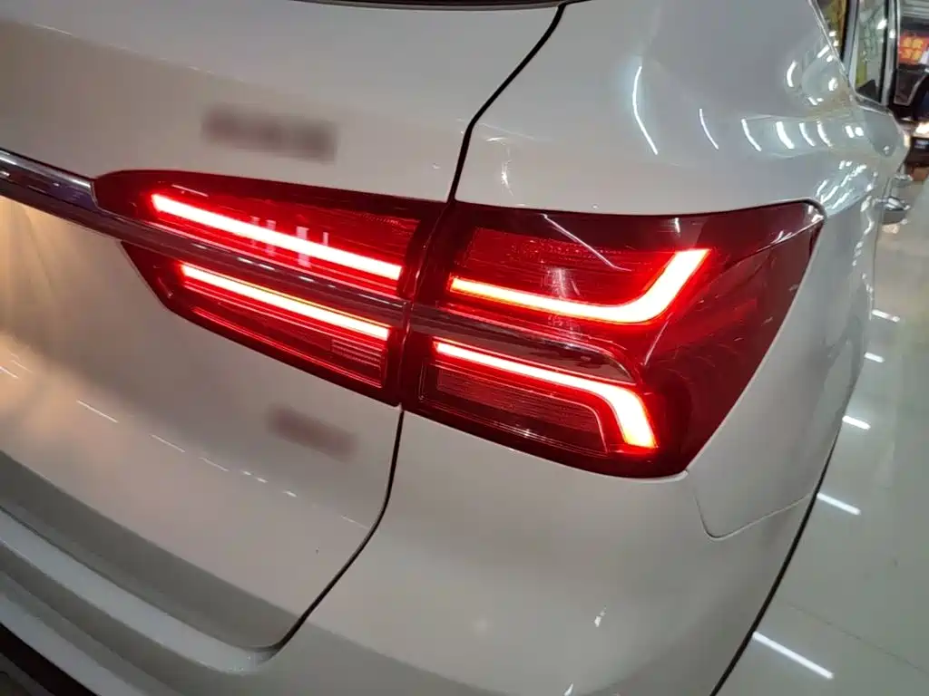 Roewe RX5 — миниатюра 8