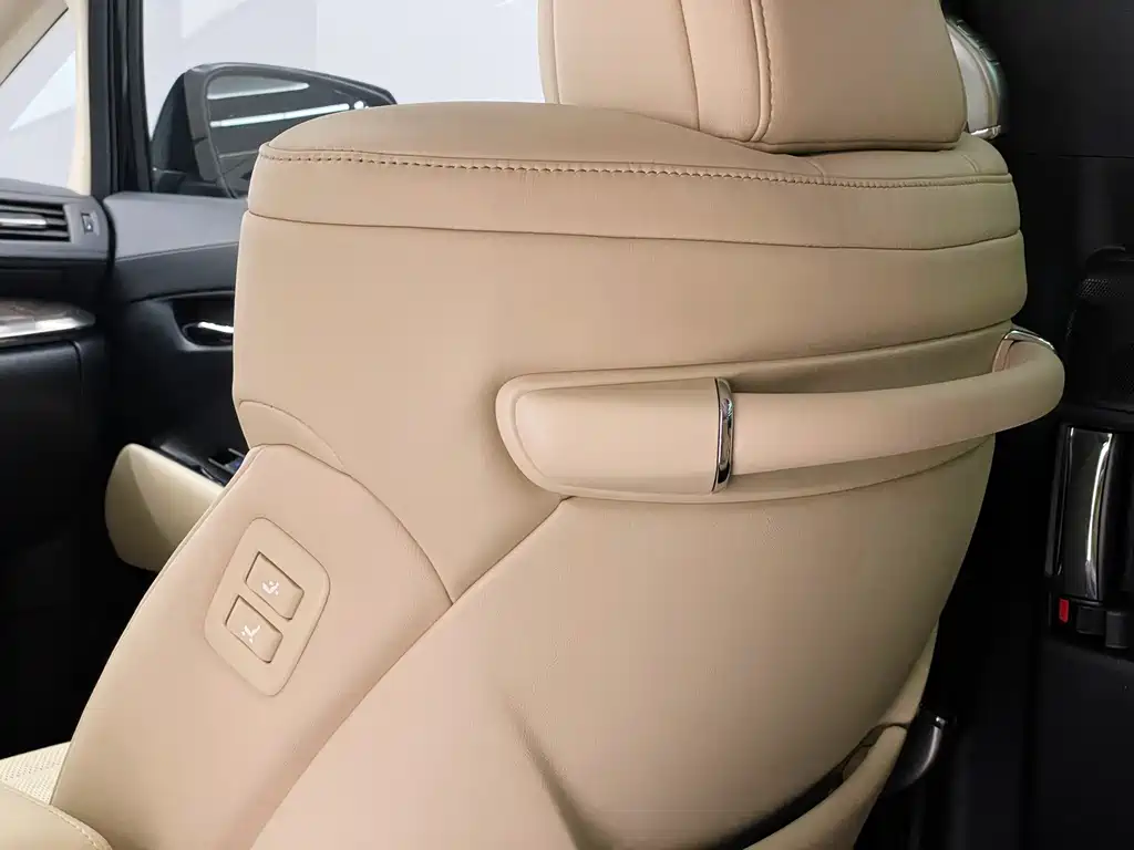 Toyota Alphard — миниатюра 24