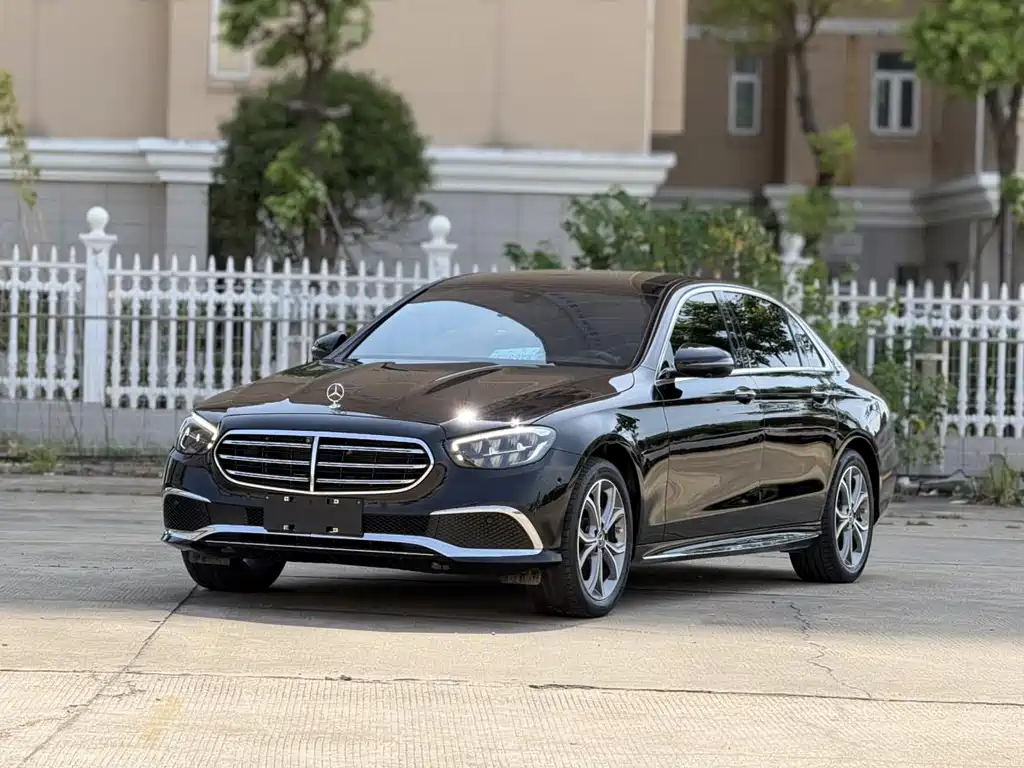 Mercedes-Benz E-Class — миниатюра 6
