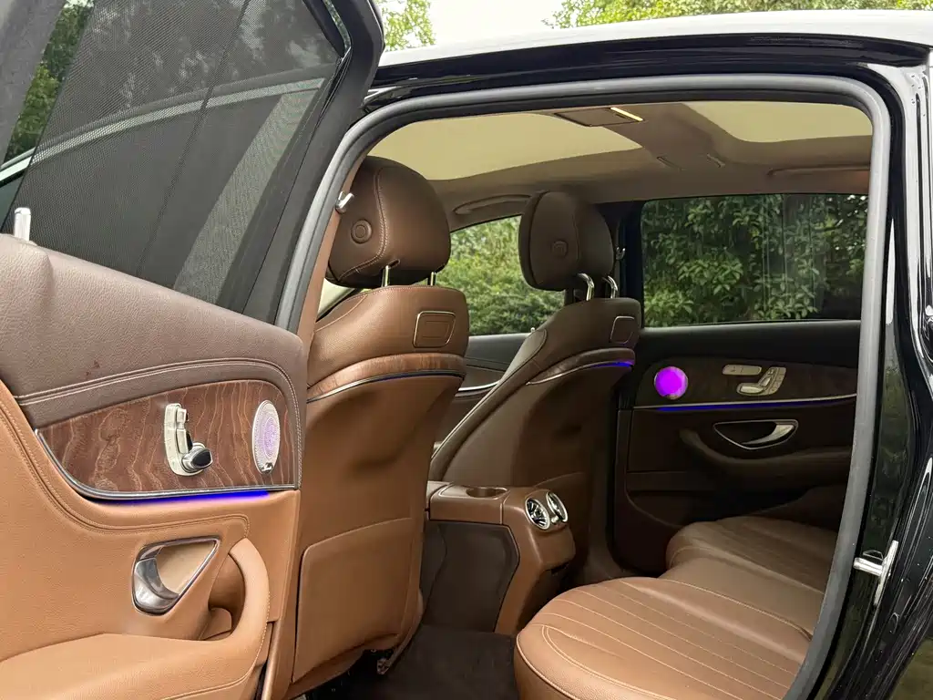 Mercedes-Benz E-Class — миниатюра 5