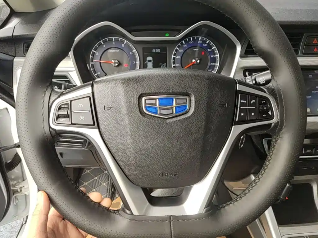 Geely Vision X3 — миниатюра 11