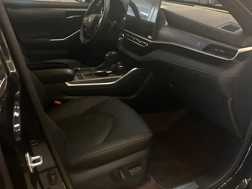 Toyota Crown Kluger — миниатюра 3