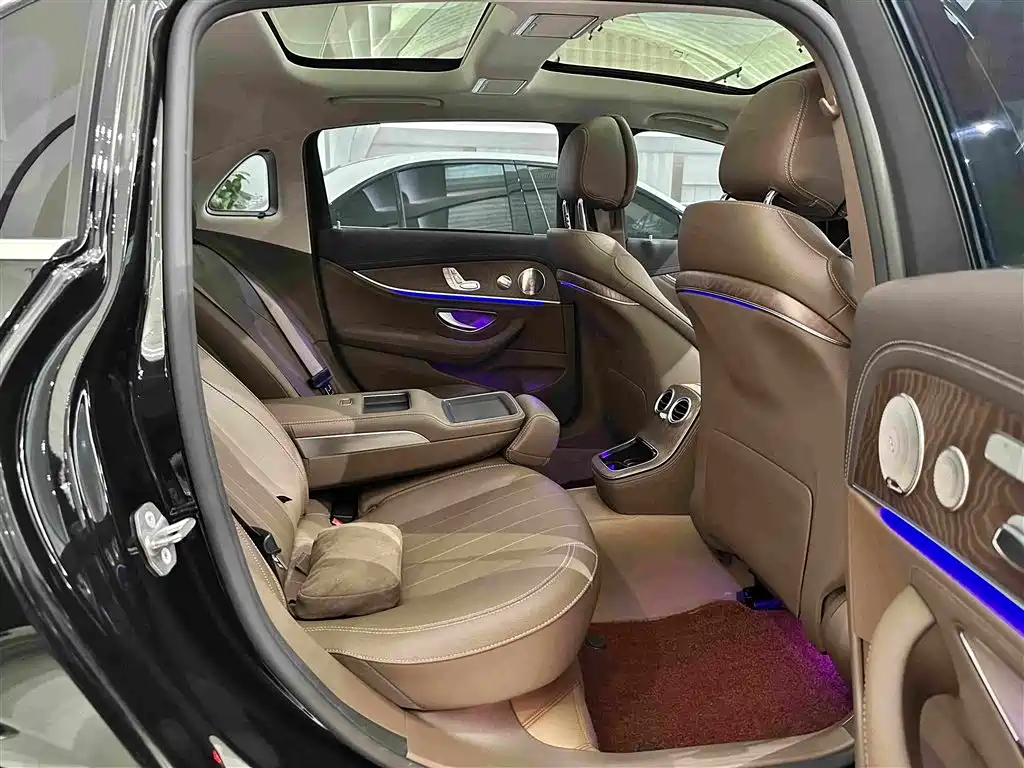 Mercedes-Benz E-Class 2022 — фото 23
