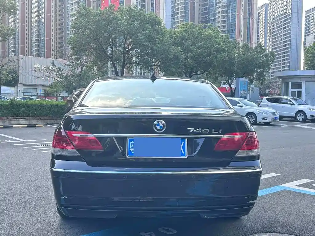 BMW 7 Series — миниатюра 5