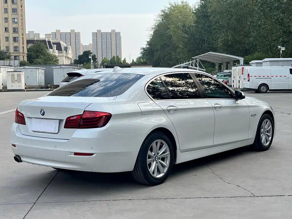 BMW 5 Series — миниатюра 22