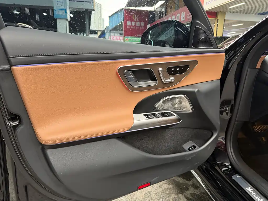Mercedes-Benz E-Class — миниатюра 7