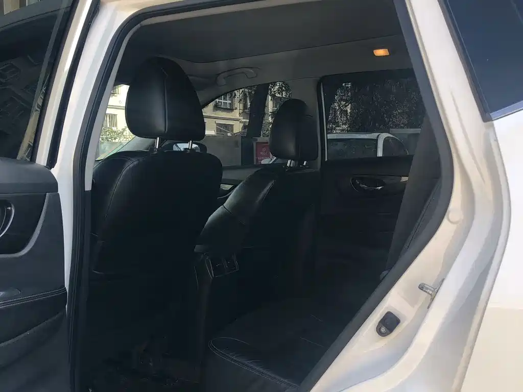 Nissan X-Trail — миниатюра 8