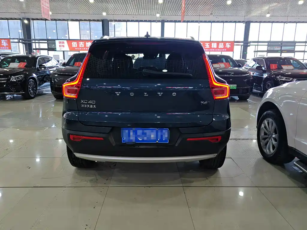 VOLVO XC40