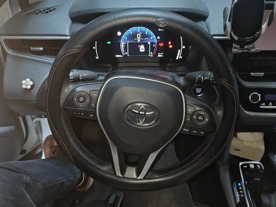 Toyota Corolla Cross — миниатюра 15