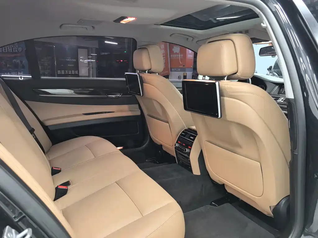 BMW 7 Series — миниатюра 7