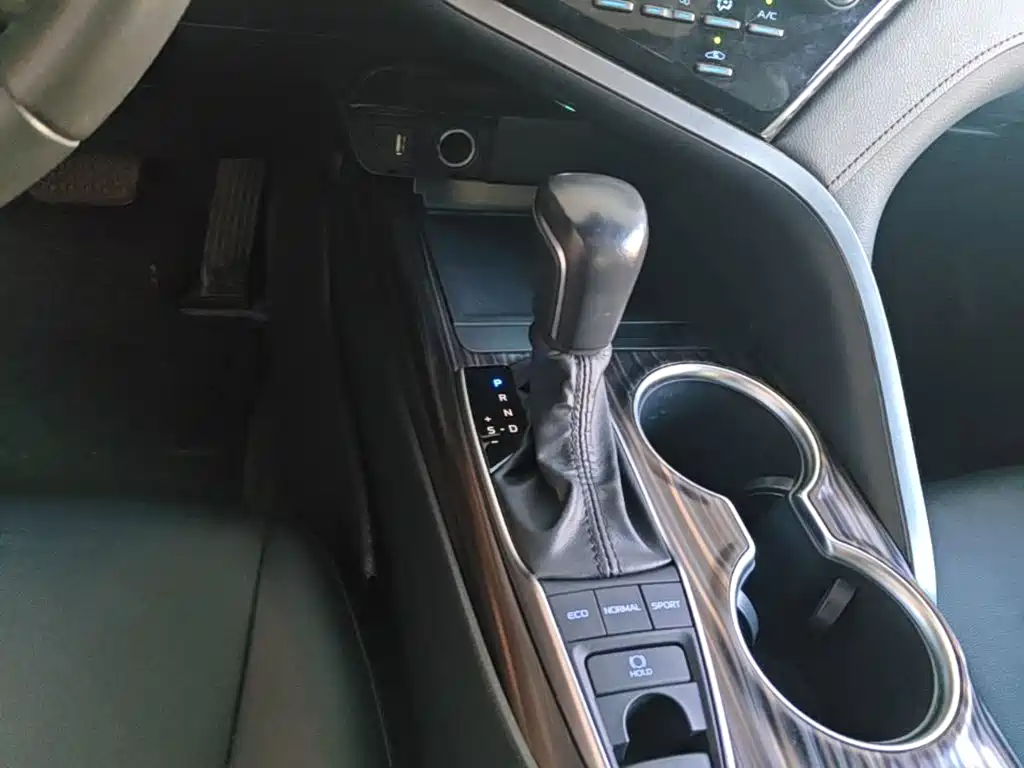 Toyota Camry — миниатюра 14
