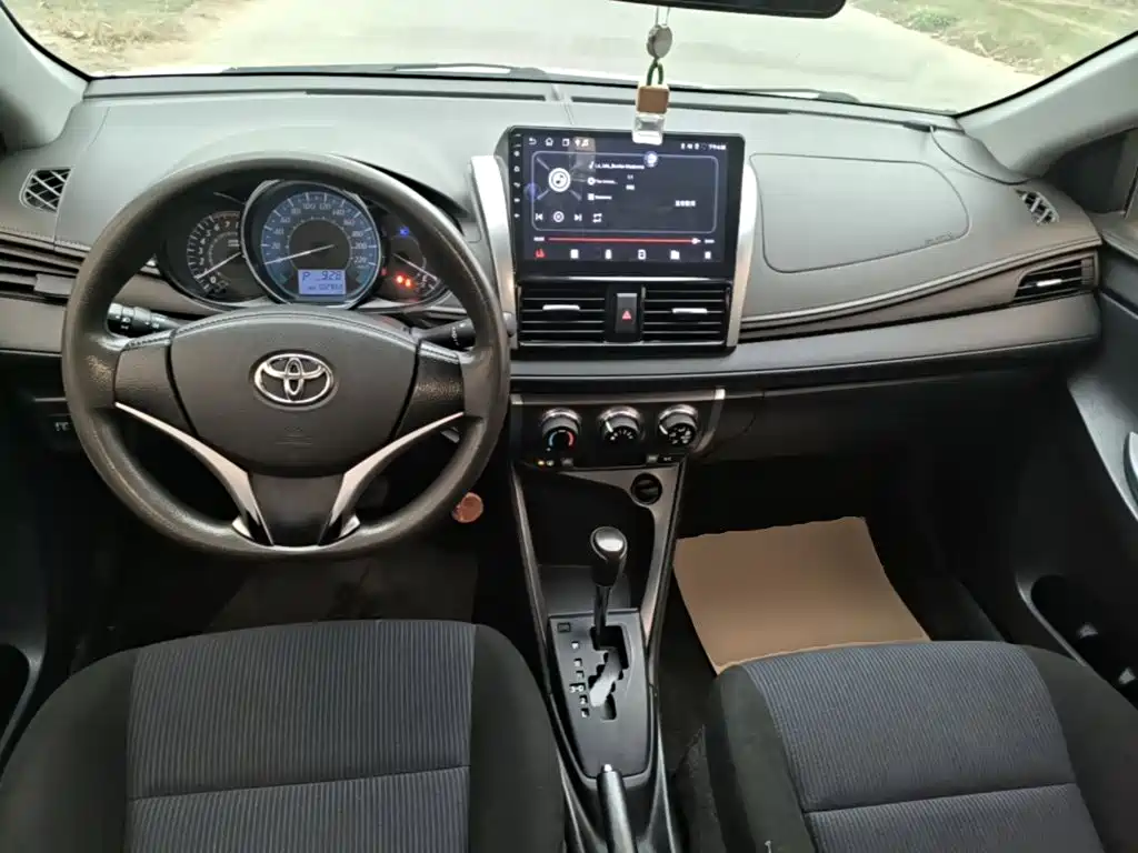 Toyota Yaris L — миниатюра 10