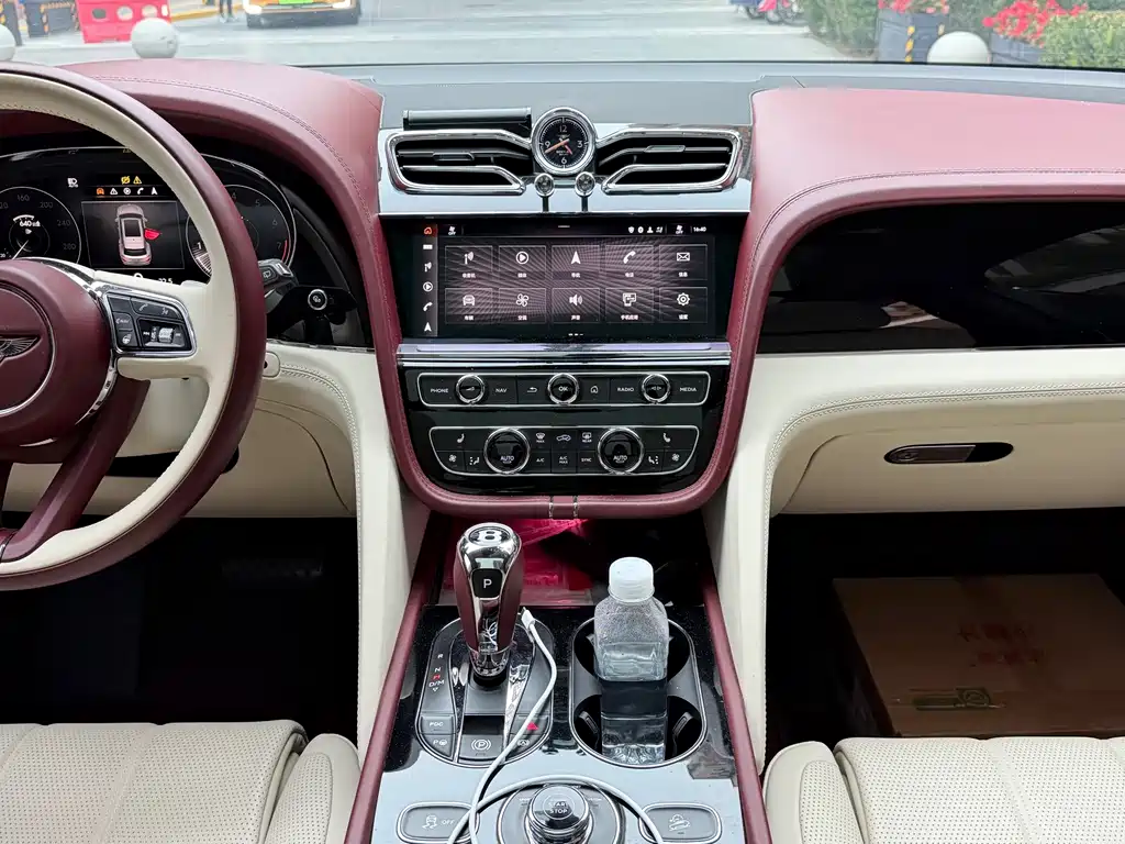 Bentley Bentayga — миниатюра 11