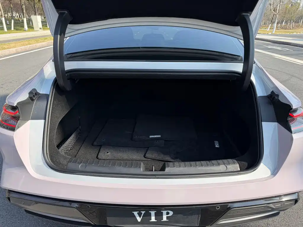 GEELY GALAXY GALAXY E8