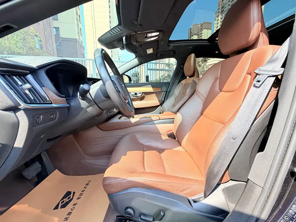 Volvo S90 — миниатюра 4