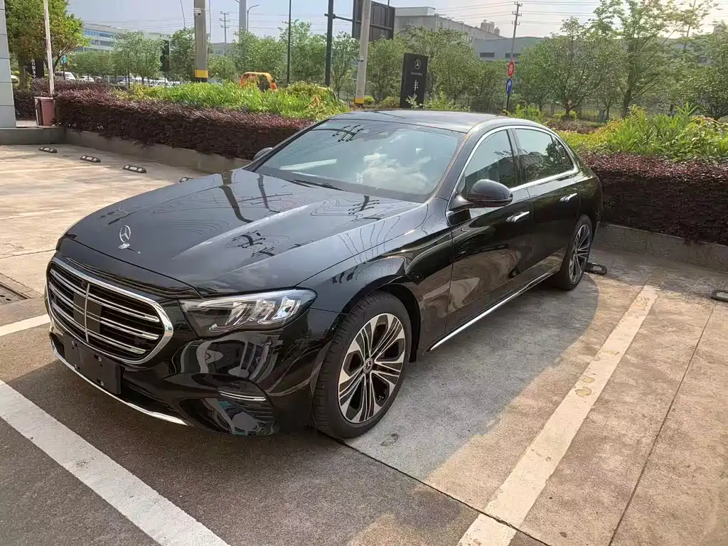 Mercedes-Benz E-Class 0