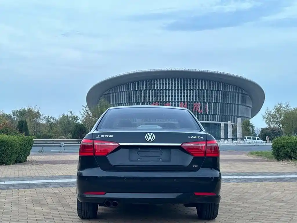 Volkswagen Lavida — миниатюра 5