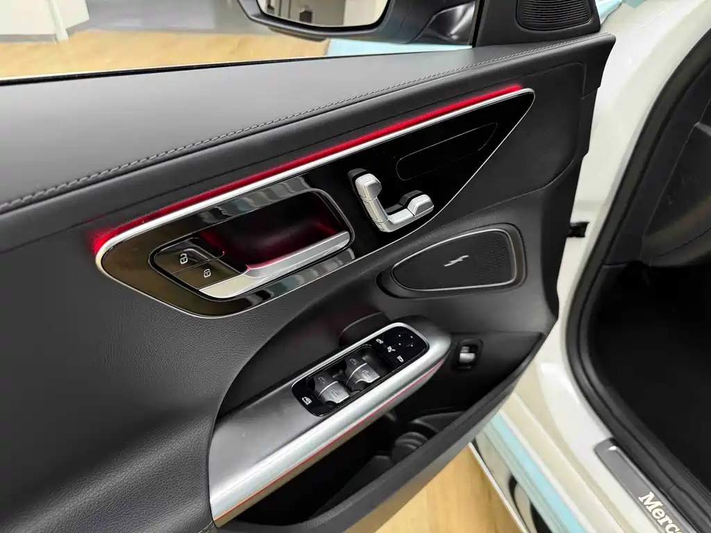 Mercedes-Benz C-Class — миниатюра 8