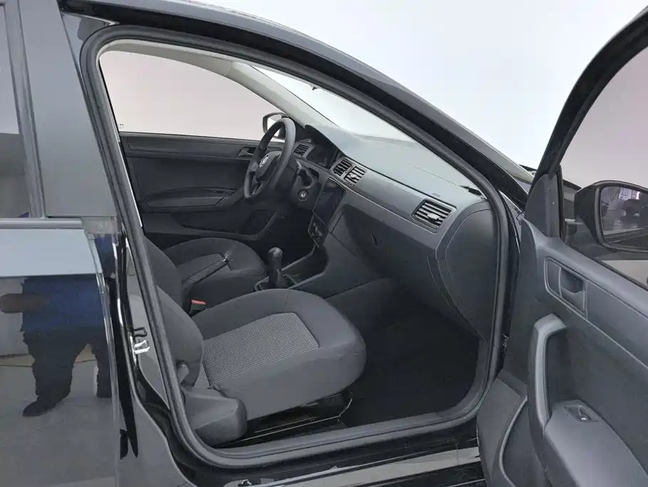Volkswagen Santana — миниатюра 8
