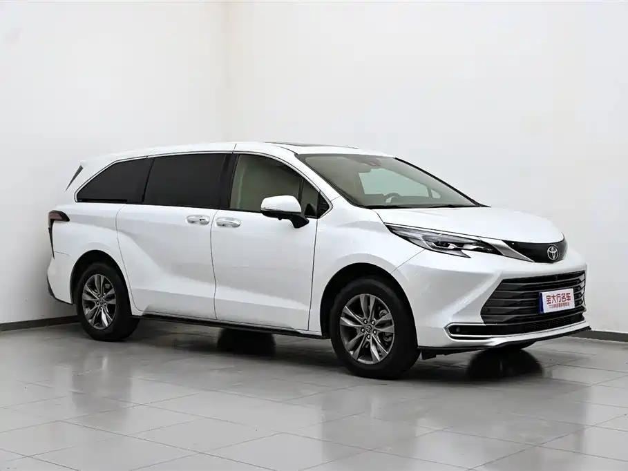 TOYOTA SIENNA
