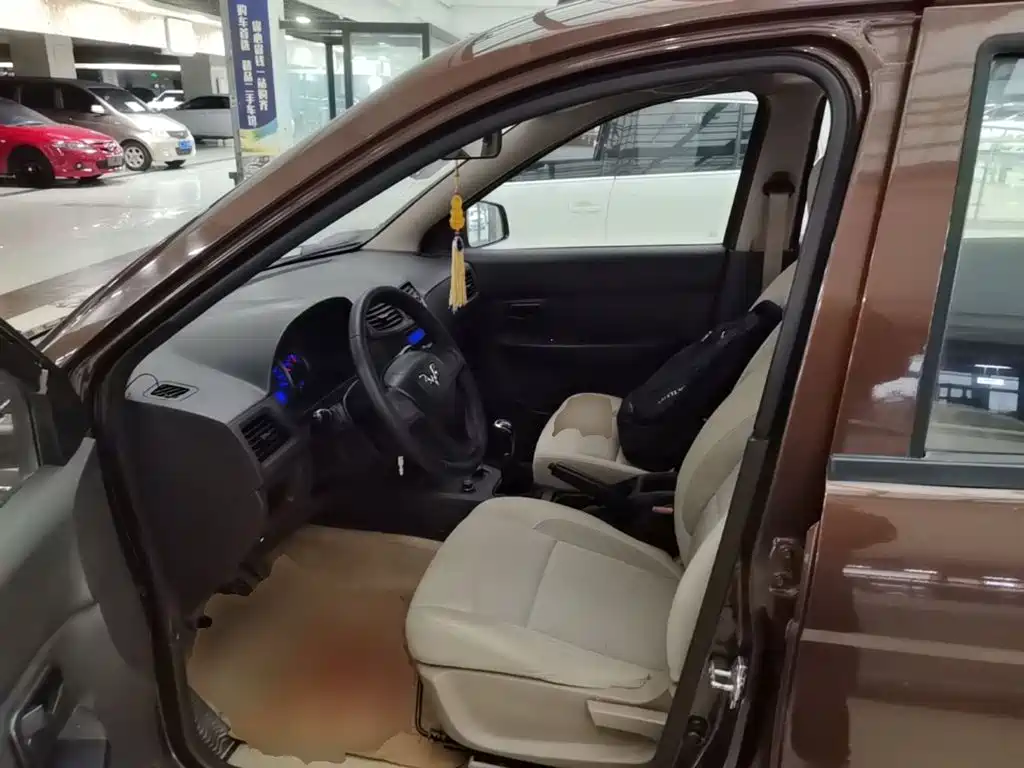 Wuling Hongguang — миниатюра 15
