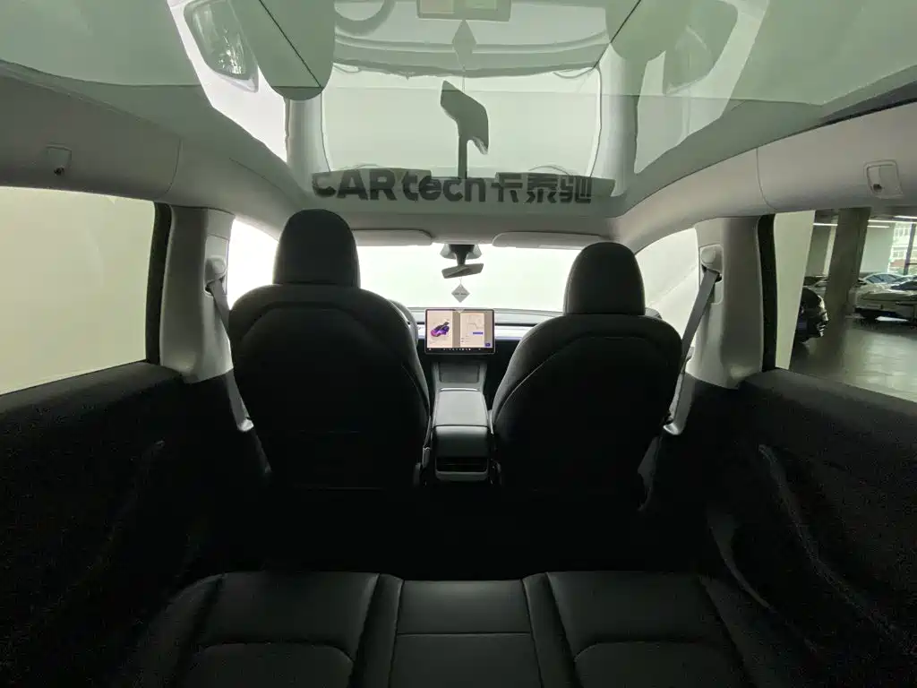 Tesla Model Y — миниатюра 25