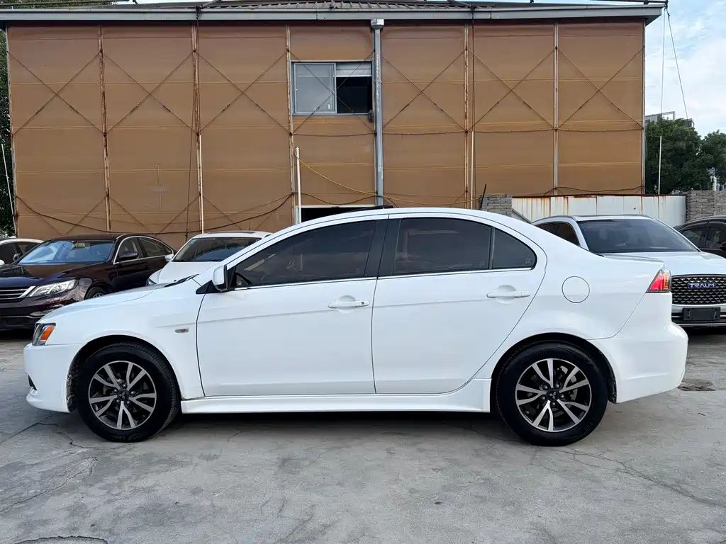 Mitsubishi Lancer EX — миниатюра 12