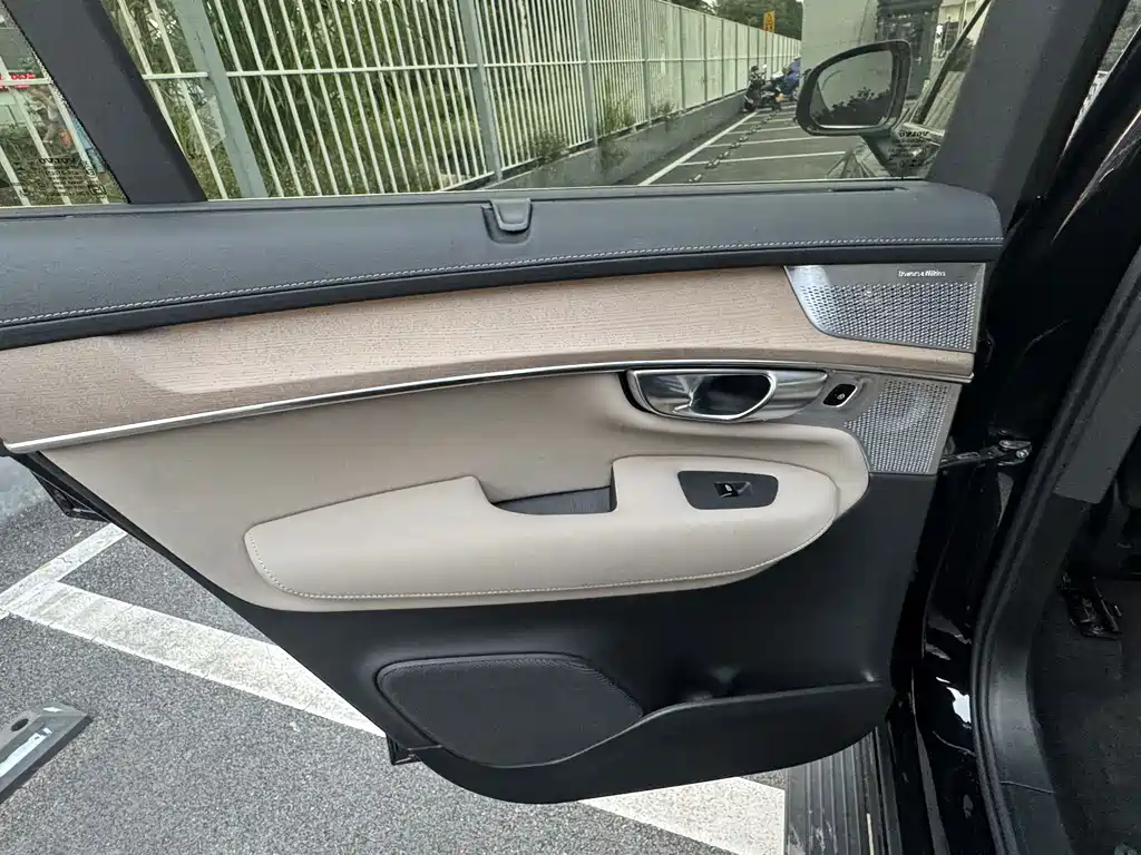 Volvo XC90 PHEV — миниатюра 13