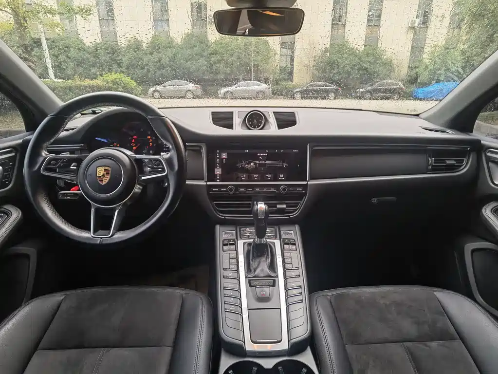 Porsche Macan — миниатюра 6
